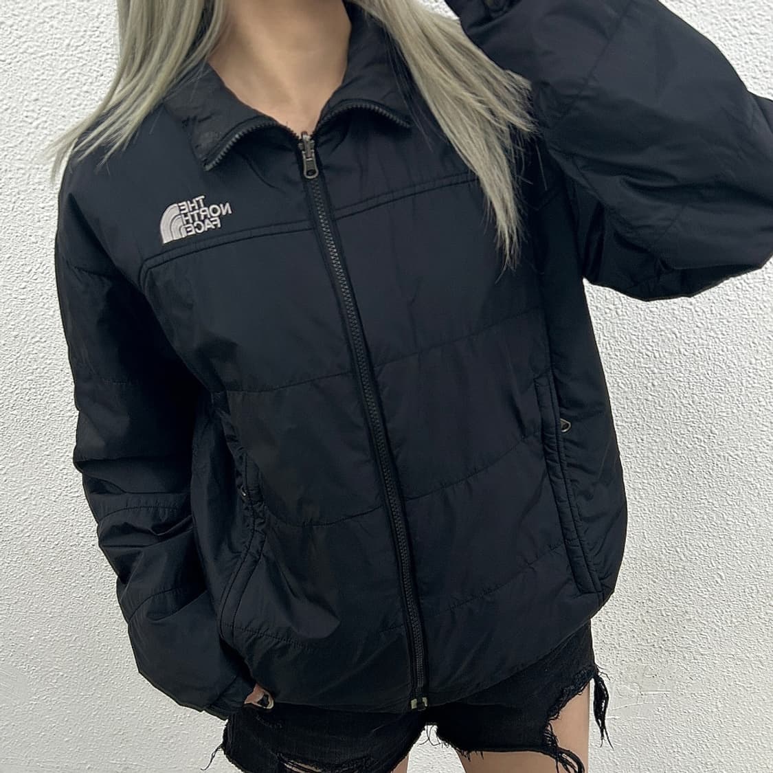 노스페이스 블랙 경량 패딩 100 상품이미지1