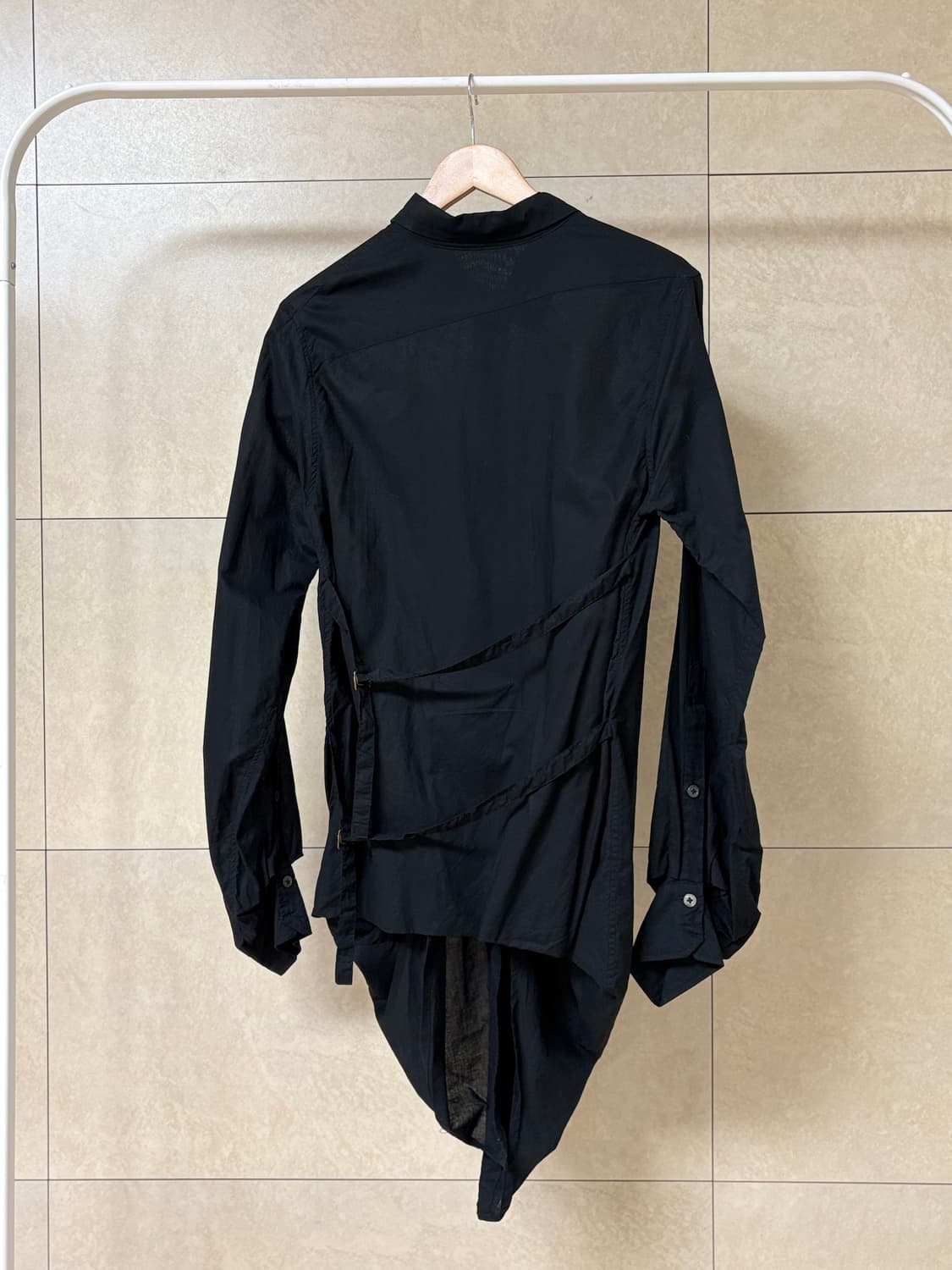 앤드뮐미스터 07ss 비대칭 백 스트랩 셔츠 상품이미지2