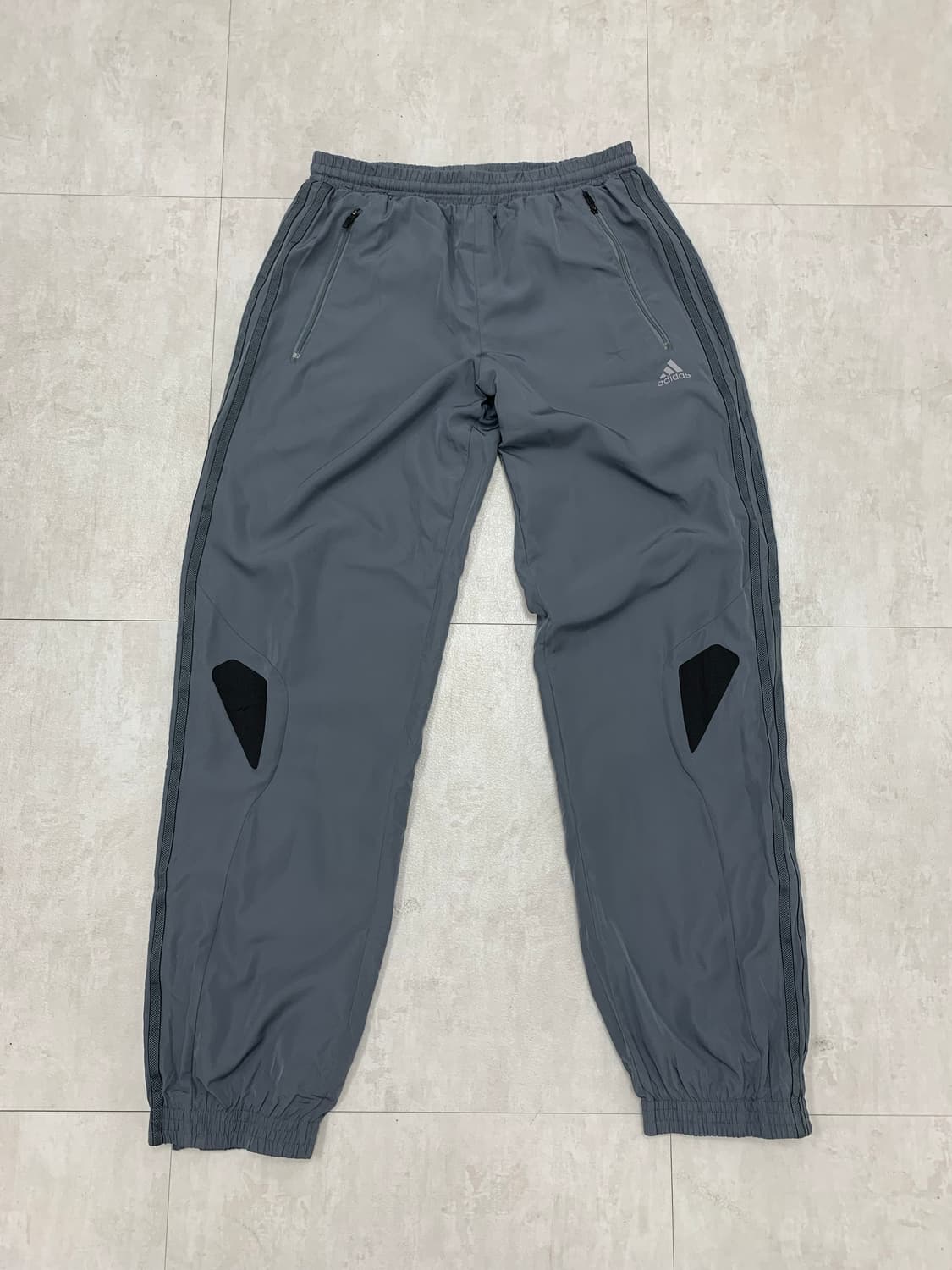 아디다스 차콜 트랙팬츠 상품이미지1