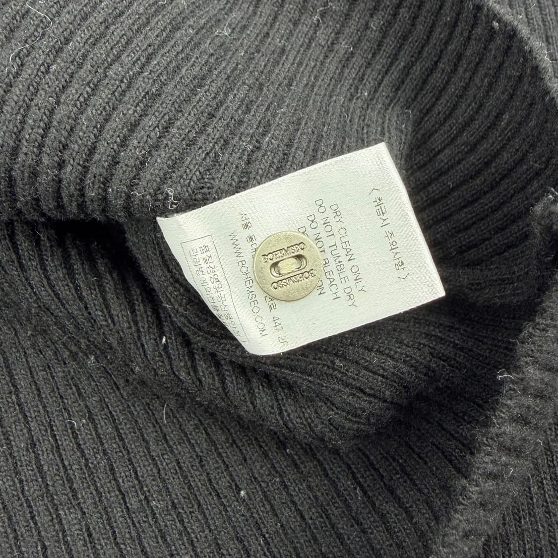 보헤미안 서울 버튼 브이넥 슬릿 니트 블랙 상품이미지5