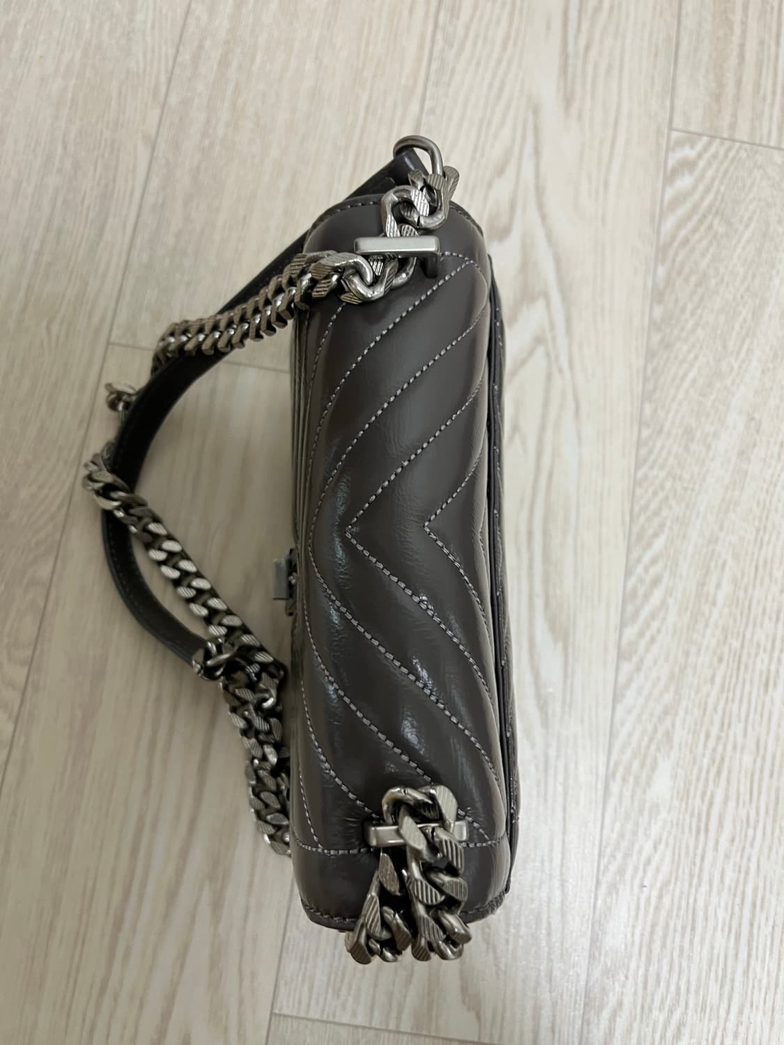 제이에스티나 조엘퀄팅백 그레이 상품이미지7