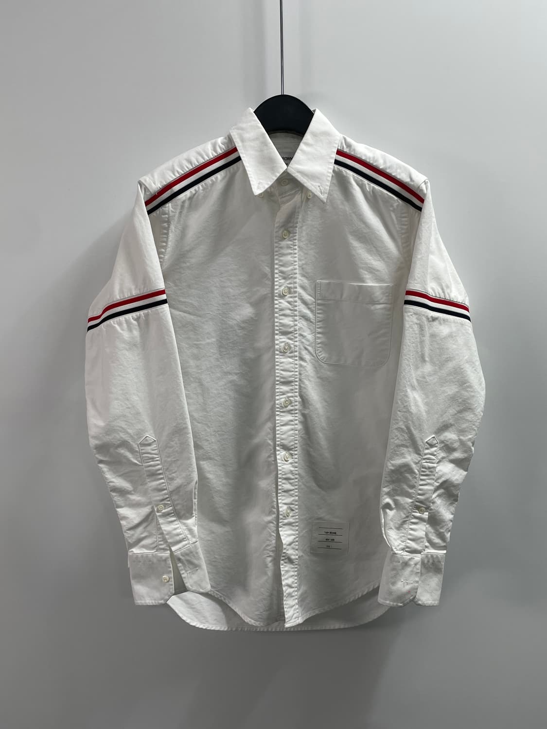 톰브라운 삼선 암밴드 옥스포드 셔츠 (on.722) 상품이미지1