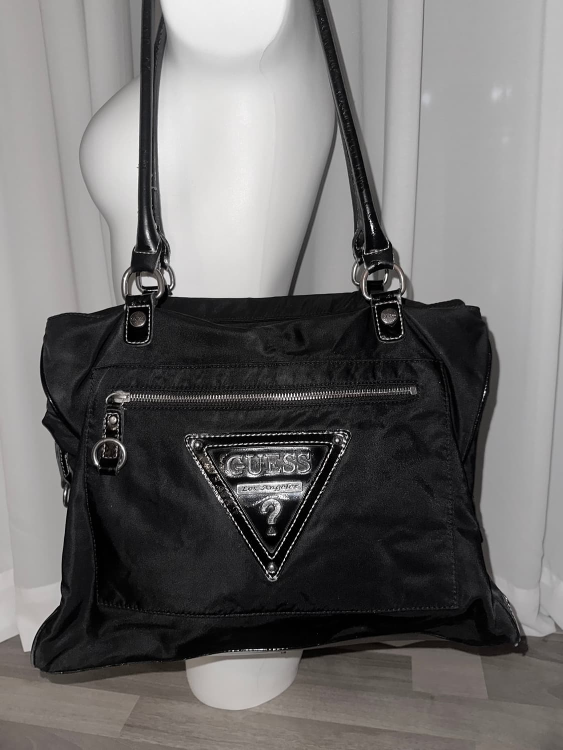 게스 빈티지 나일론 숄더백 상품이미지1