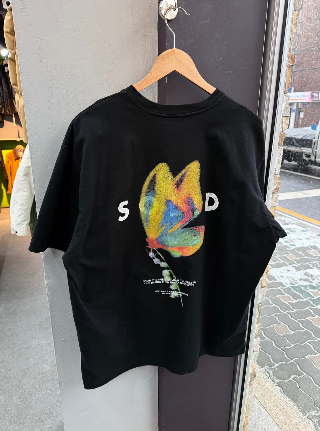 52/ 솔리드옴므 22SS 나비 프린팅 백로고 반팔 상품이미지7