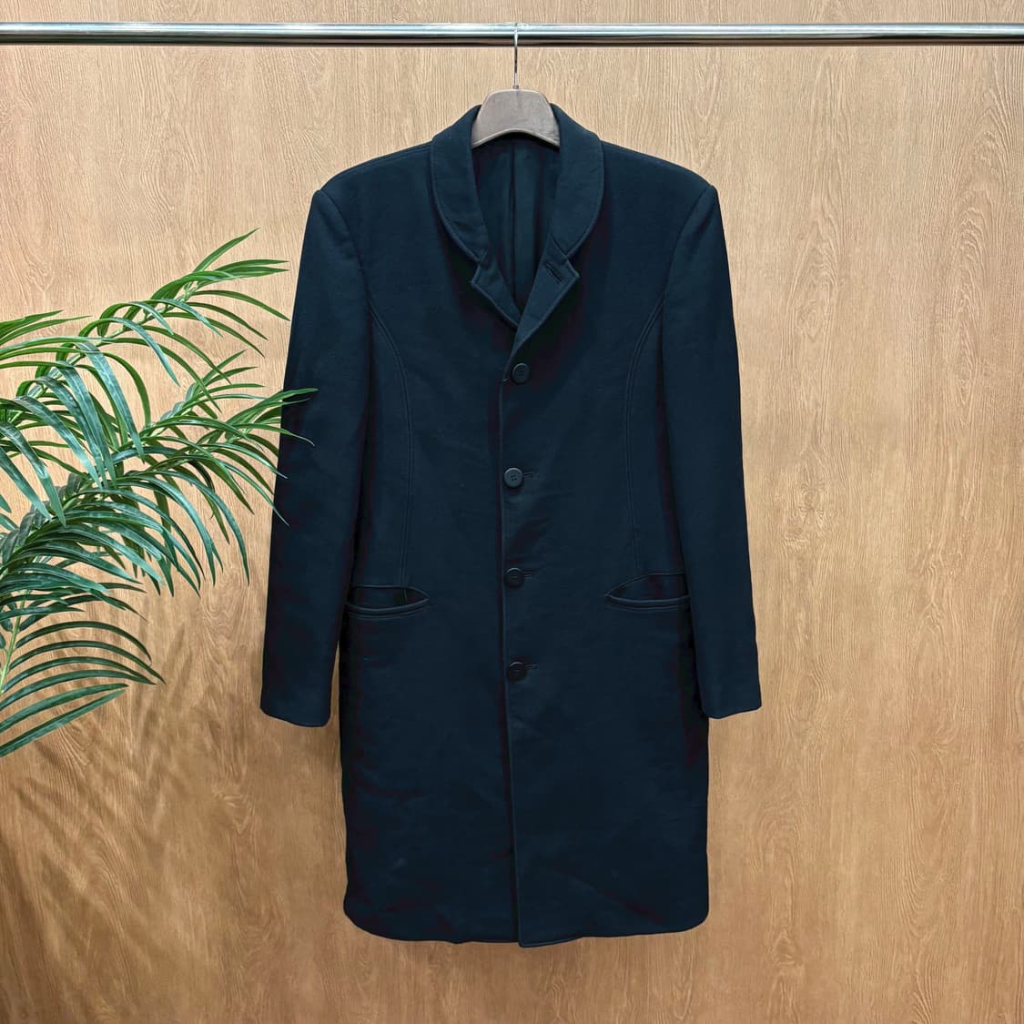 엠포리오 아르마니 코트 쇼울 라펠 웰트 포켓 디테일 세미 슬림핏 블랙 상품이미지1