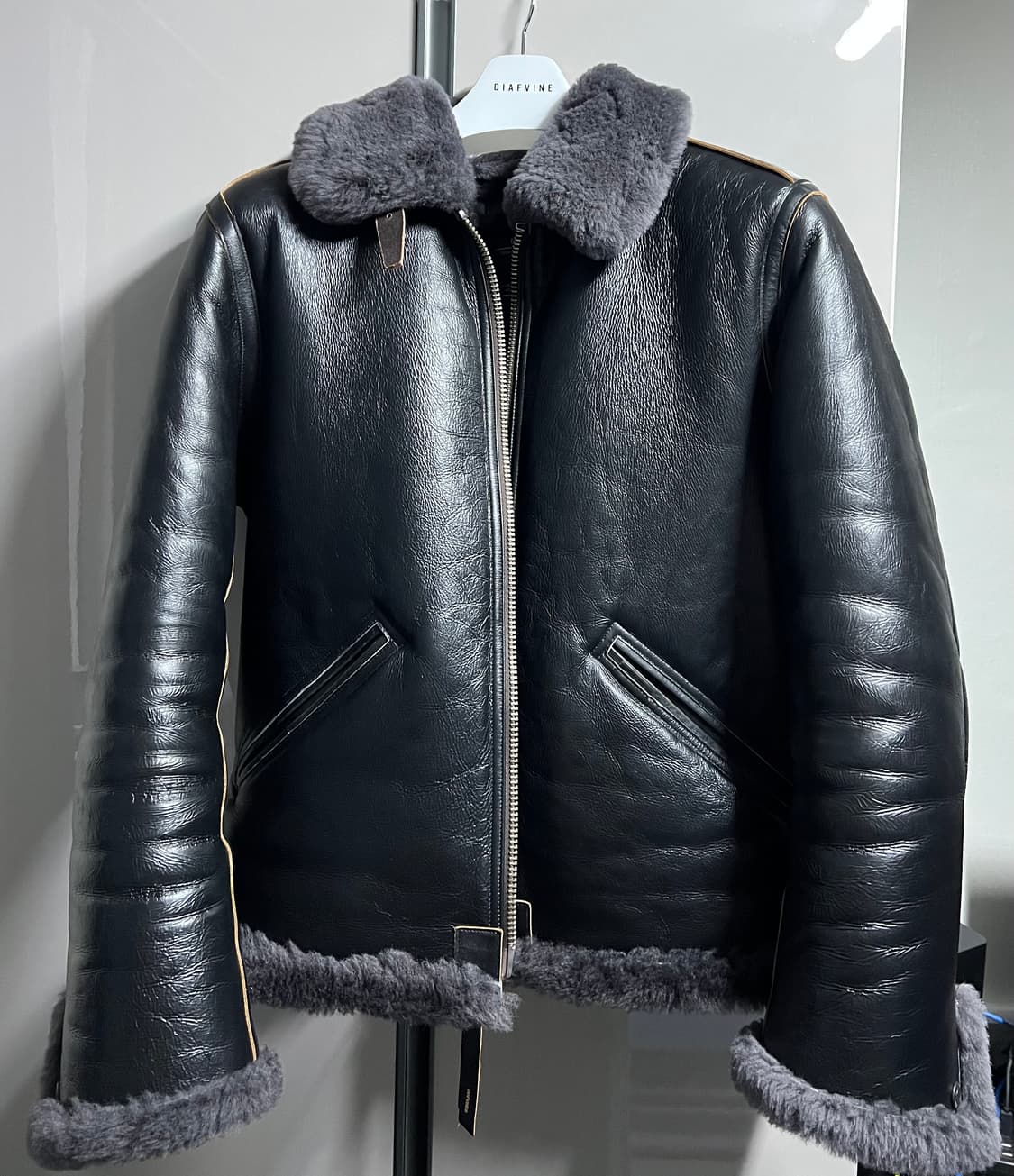 디아프바인 B-6 무스탕 블랙 그레이 상품이미지1