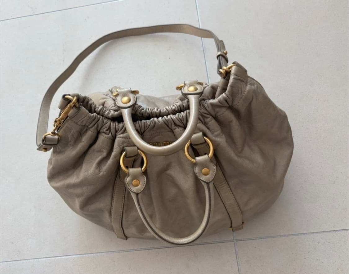 미우미우 가죽토트백(구매가 240) 상품이미지4