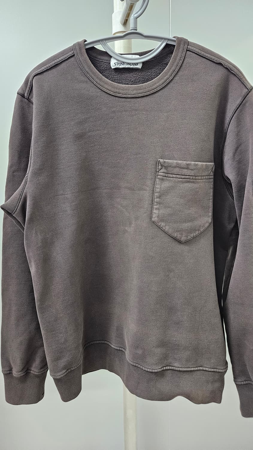 스톤아일랜드 가먼트다이 포켓 맨투맨 카키브라운(L) 상품이미지1