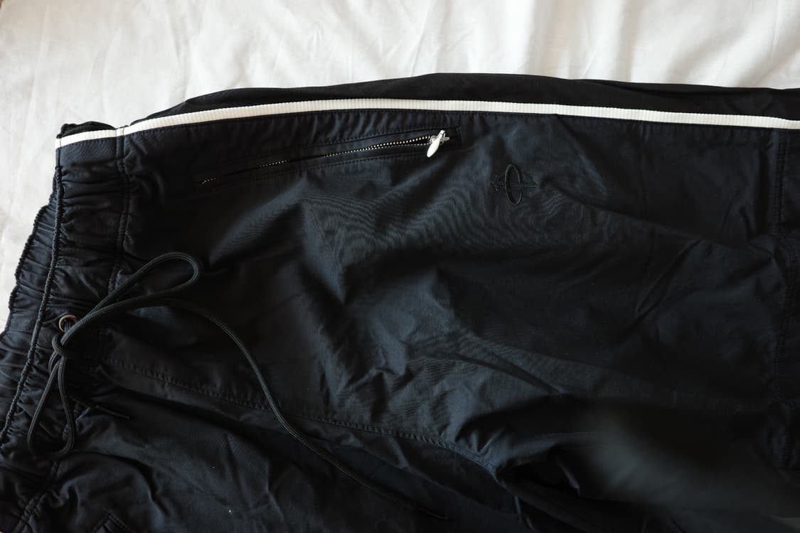 폴리테루 1011 나일론 트랙 팬츠 플로럴 - 파이프드 블랙 상품이미지3