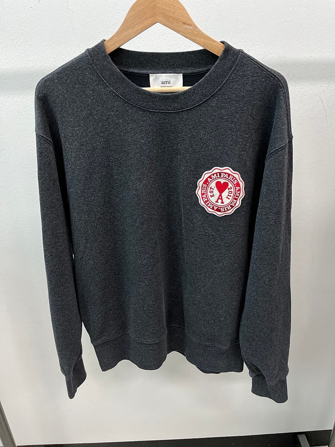 100-105) 아미 하트패치 맨투맨  상품이미지3