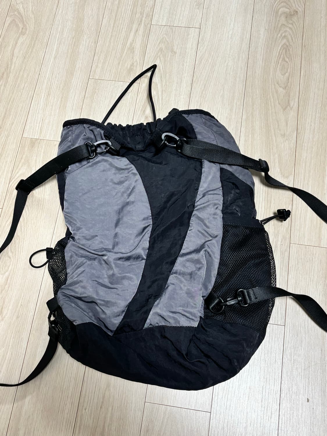 노매뉴얼 C.B 스트링 백 차콜 상품이미지3