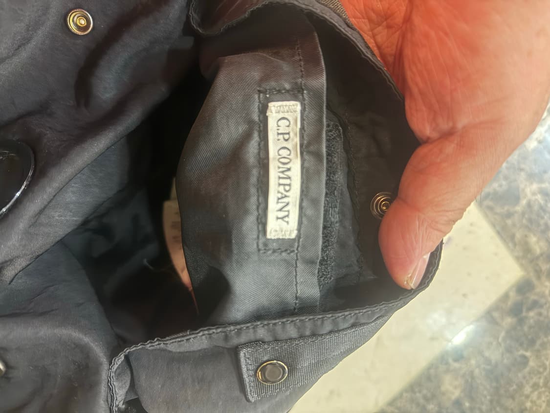 정품 cp컴퍼니 렌즈 크로스백 팝니다 상품이미지7