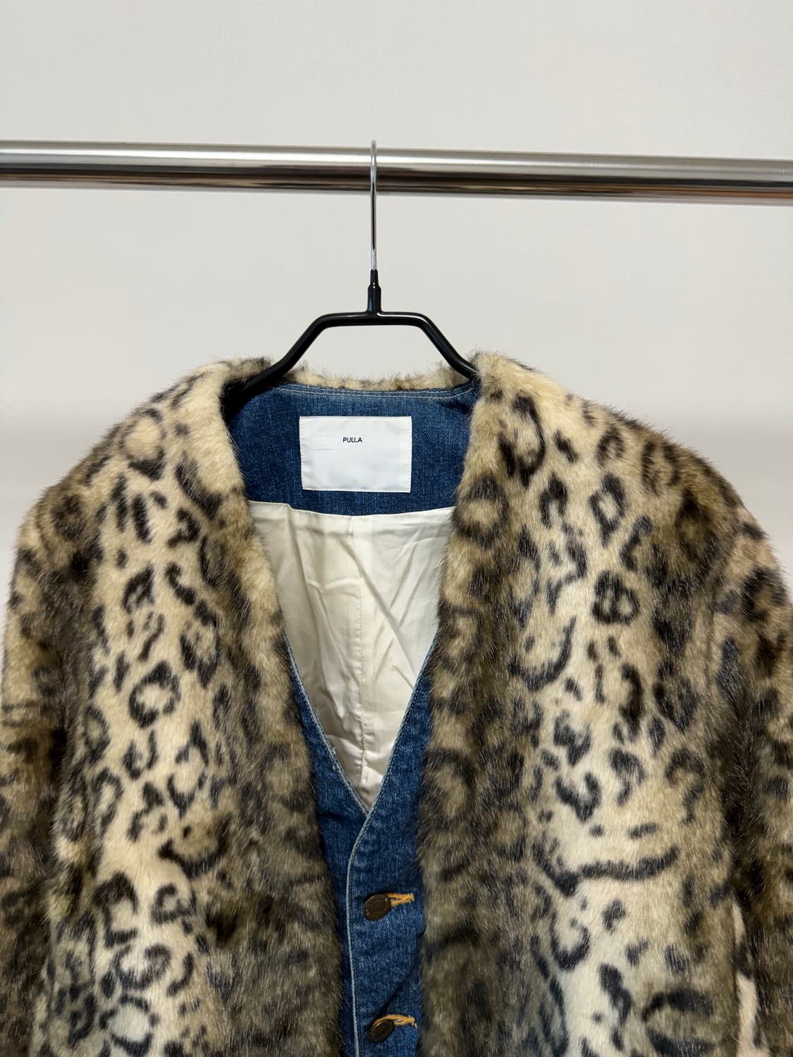 TOGA PULLA Leopard Faux Fur Denim Jacket 상품이미지2