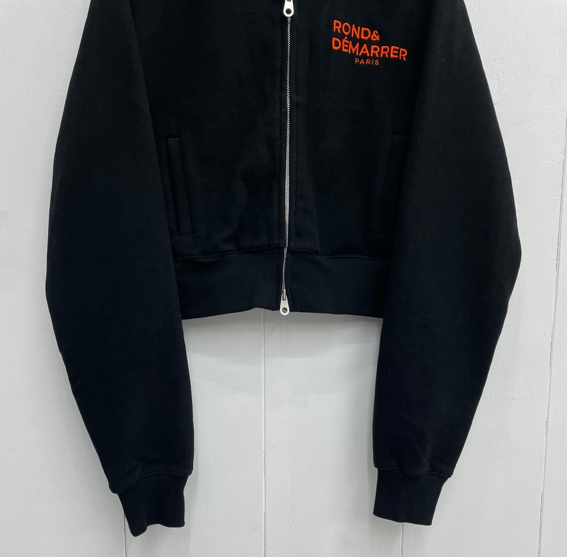 론앤디마리 볼드 로고 자수 투웨이 스웻 크롭 블루종 상품이미지5