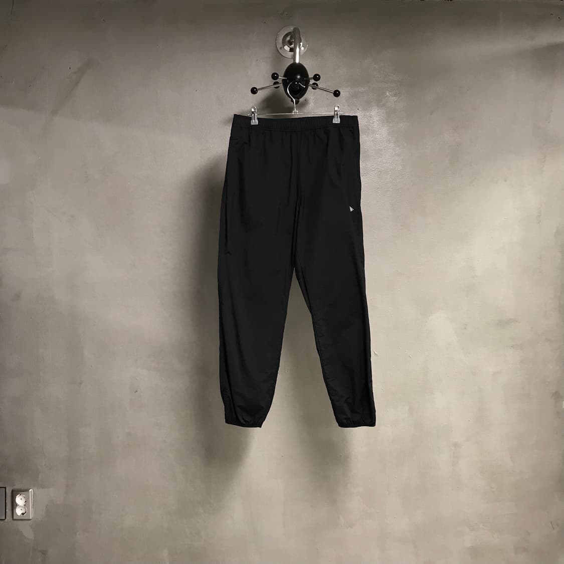 단톤 나일론 팬츠 블랙 - 상품이미지1