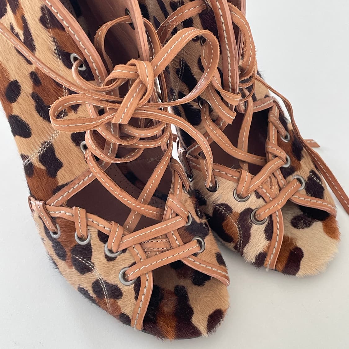 알라이아 35 1/2,225mm 레오파드 송아지 털 레이스업 힐 상품이미지9