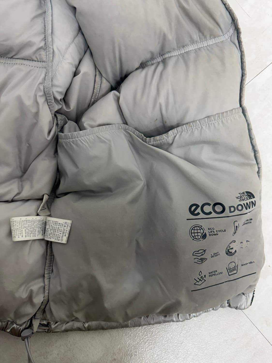노스페이스 화이트 라벨 노벨티 눕시 다운 자켓 SE 실버 상품이미지4