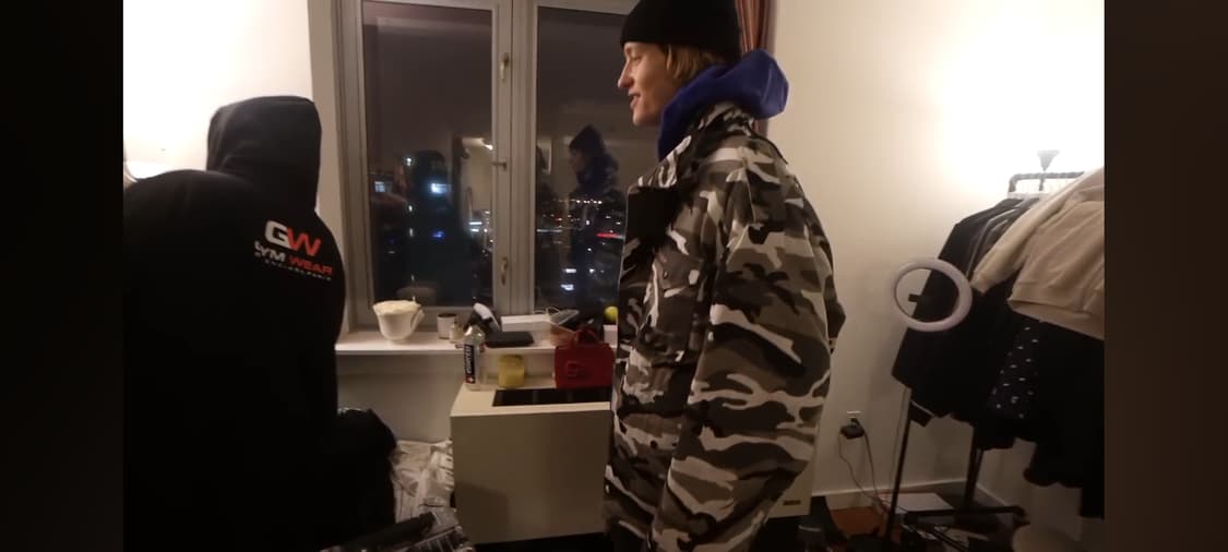 발렌시아가 오프숄더 오버사이즈 스노우 카모 파카 상품이미지5