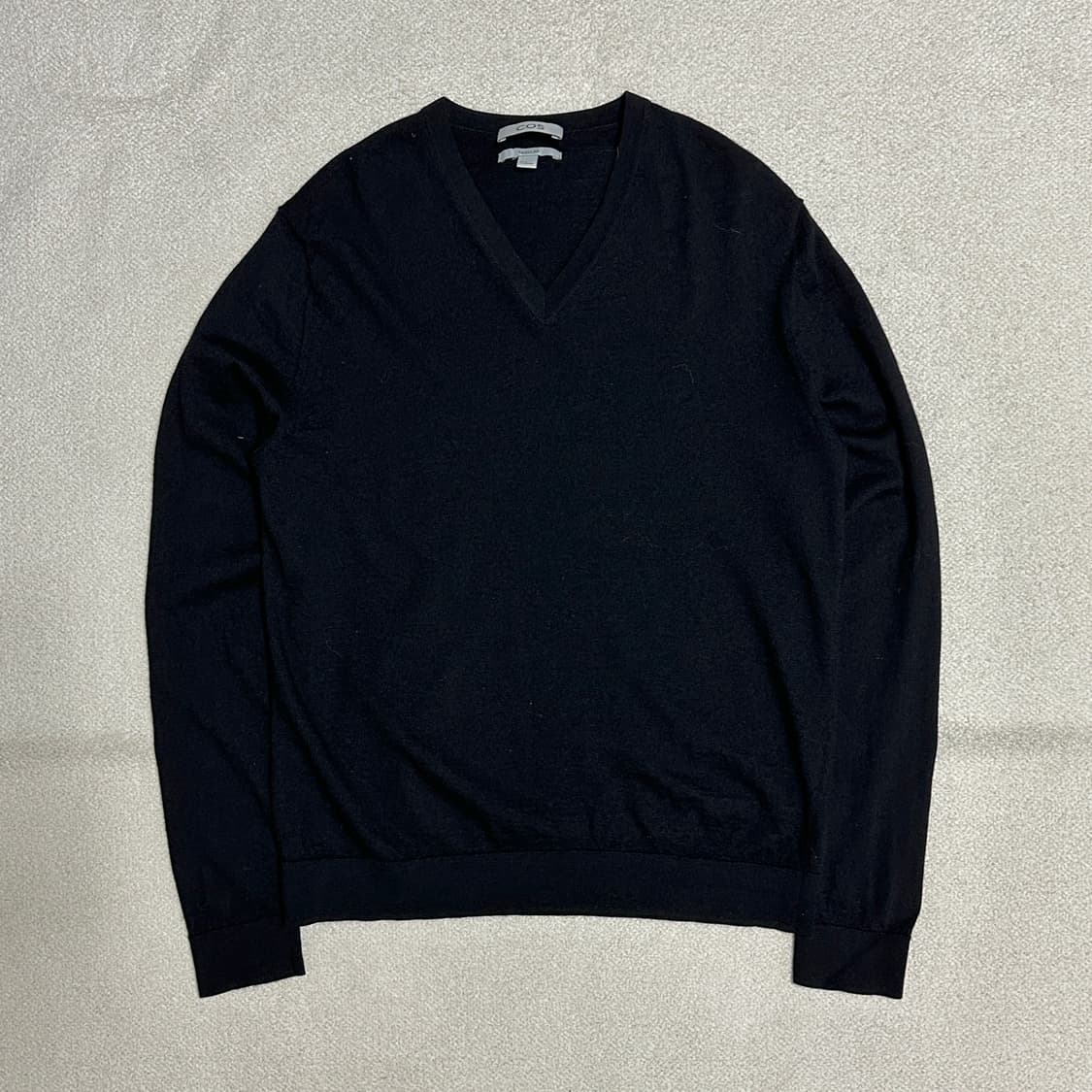 코스 슬림 메리노 울 브이넥 스웨터 상품이미지2