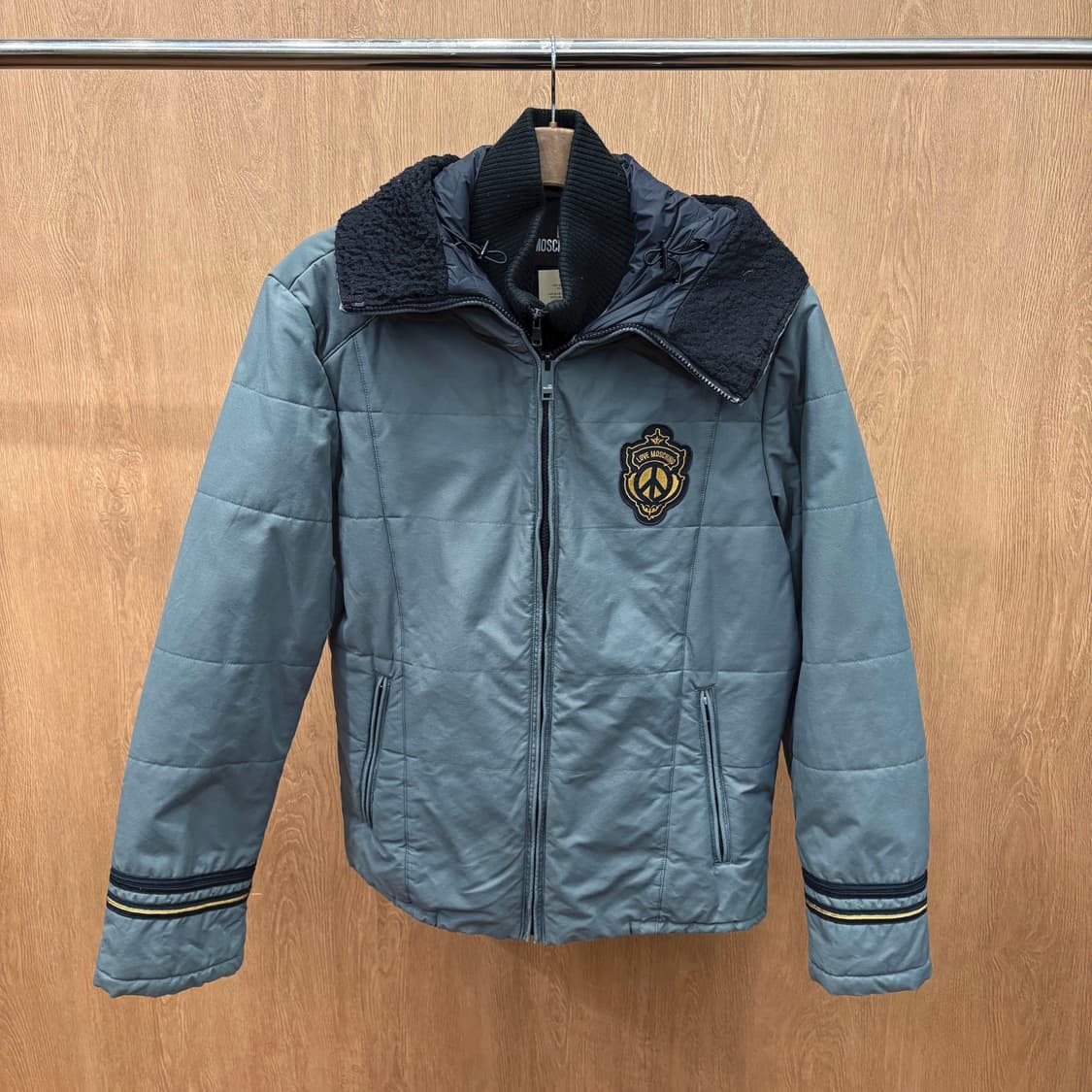 러브 모스키노 후드 패딩 점퍼 보아퍼 라이닝 엠블럼 패치 디테일 그레이 상품이미지2