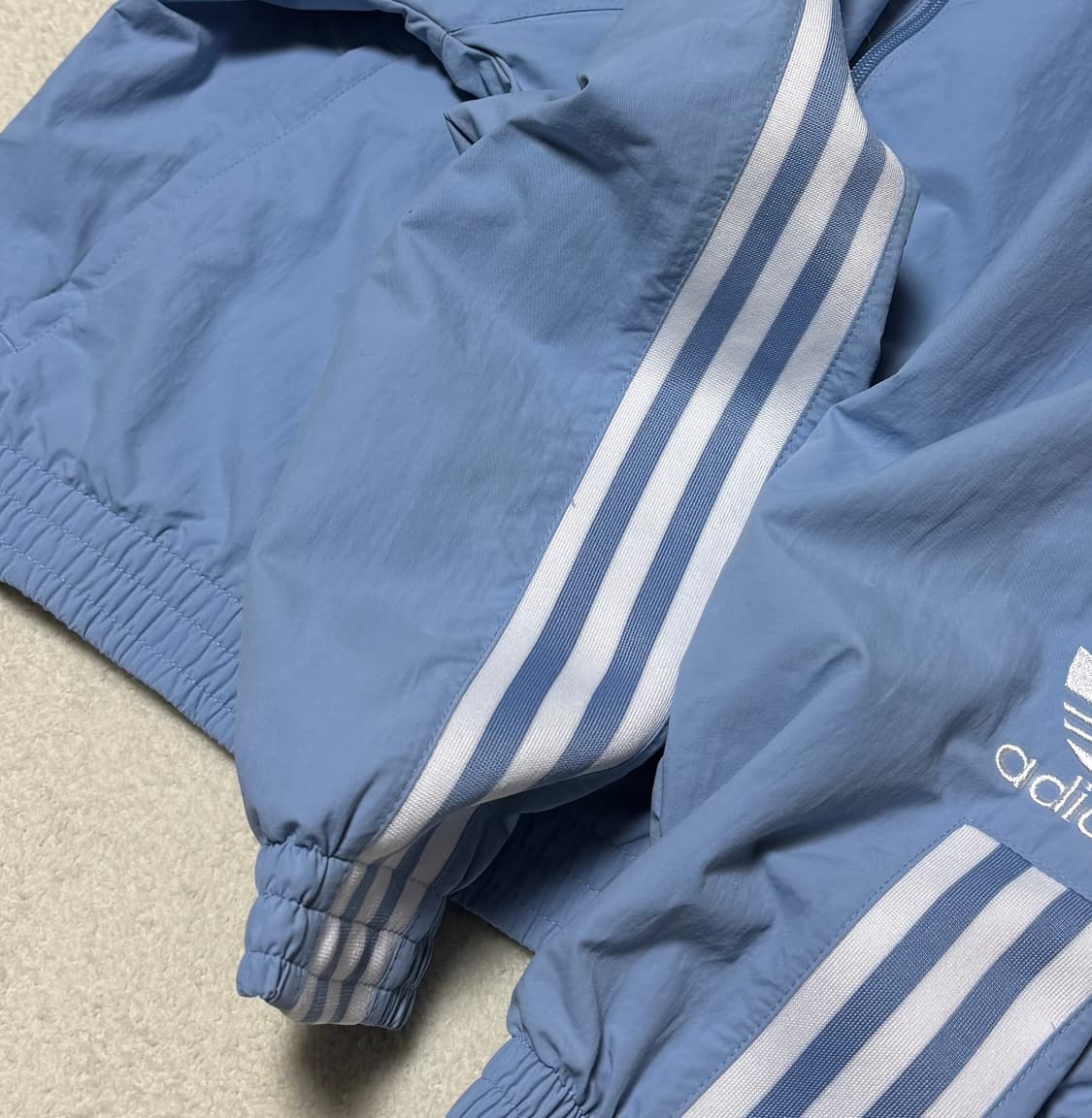 아디다스 시나모롤 스카이블루 바람막이 상품이미지8