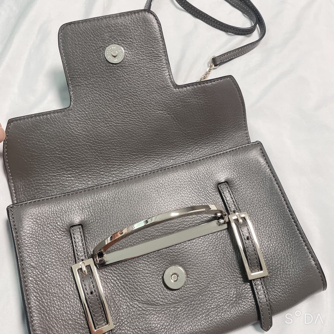 코치넬레 가죽 크로스백 연브라운 상품이미지6