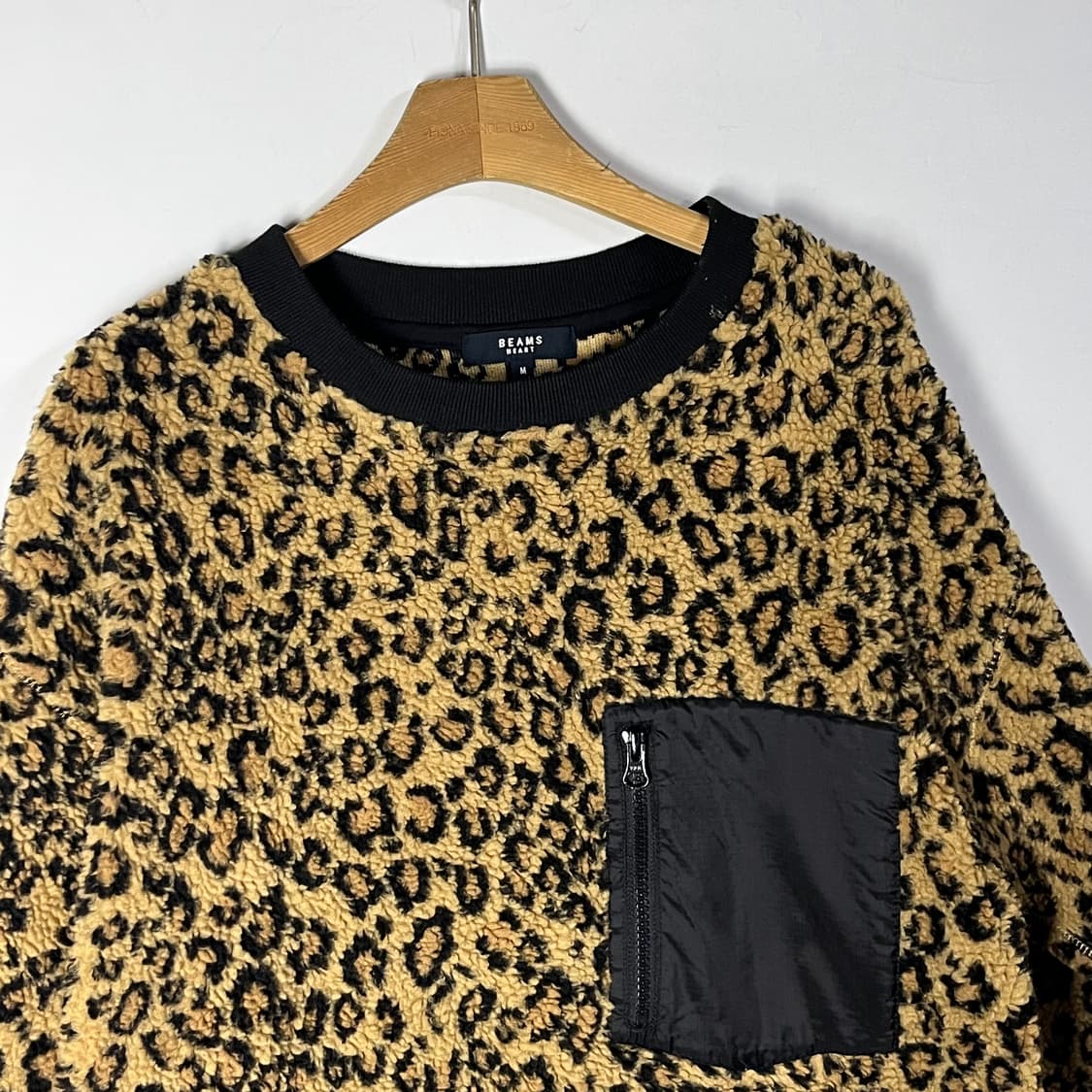 [BEAMS HEART] 빔즈하트 레오파드 플리스 포켓 맨투맨 상품이미지3