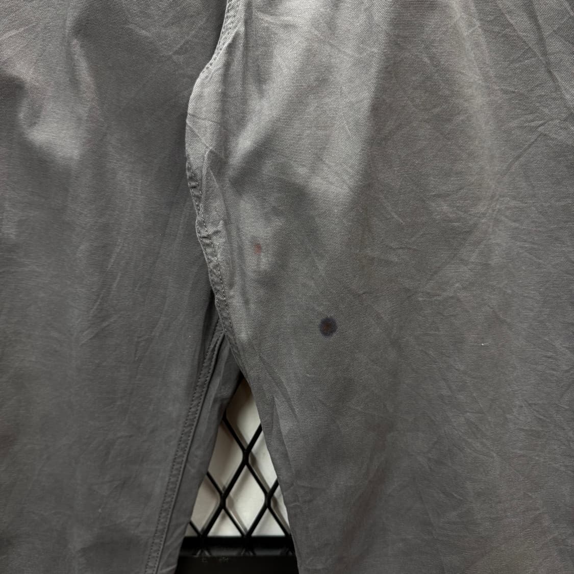 칼하트 릴렉스드 핏 워크 팬츠 후면 포켓 로고 포인트 그레이 상품이미지8