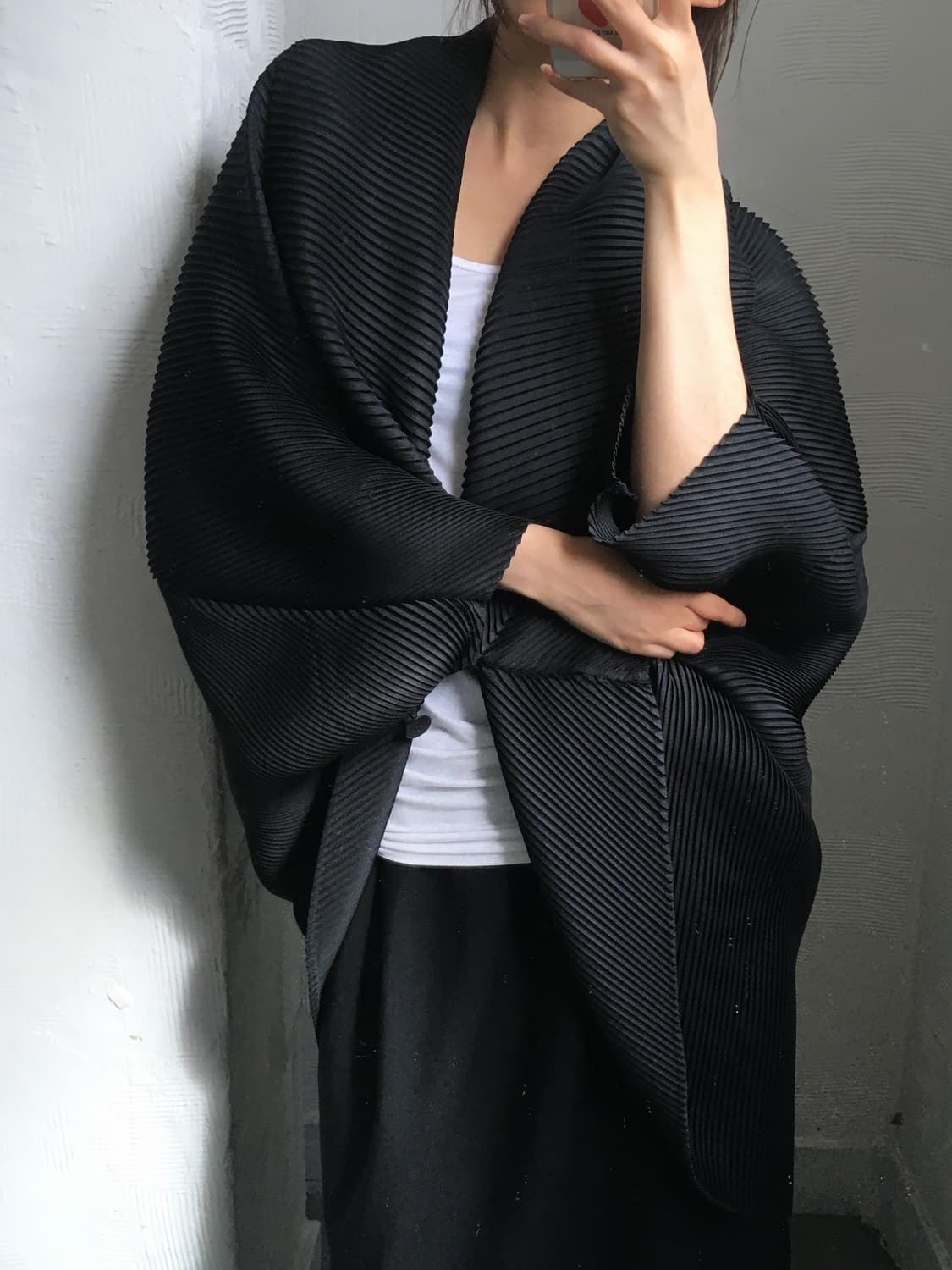 Issey Miyake 이세이미야케 플리츠 하이넥 블랙 코트 상품이미지2