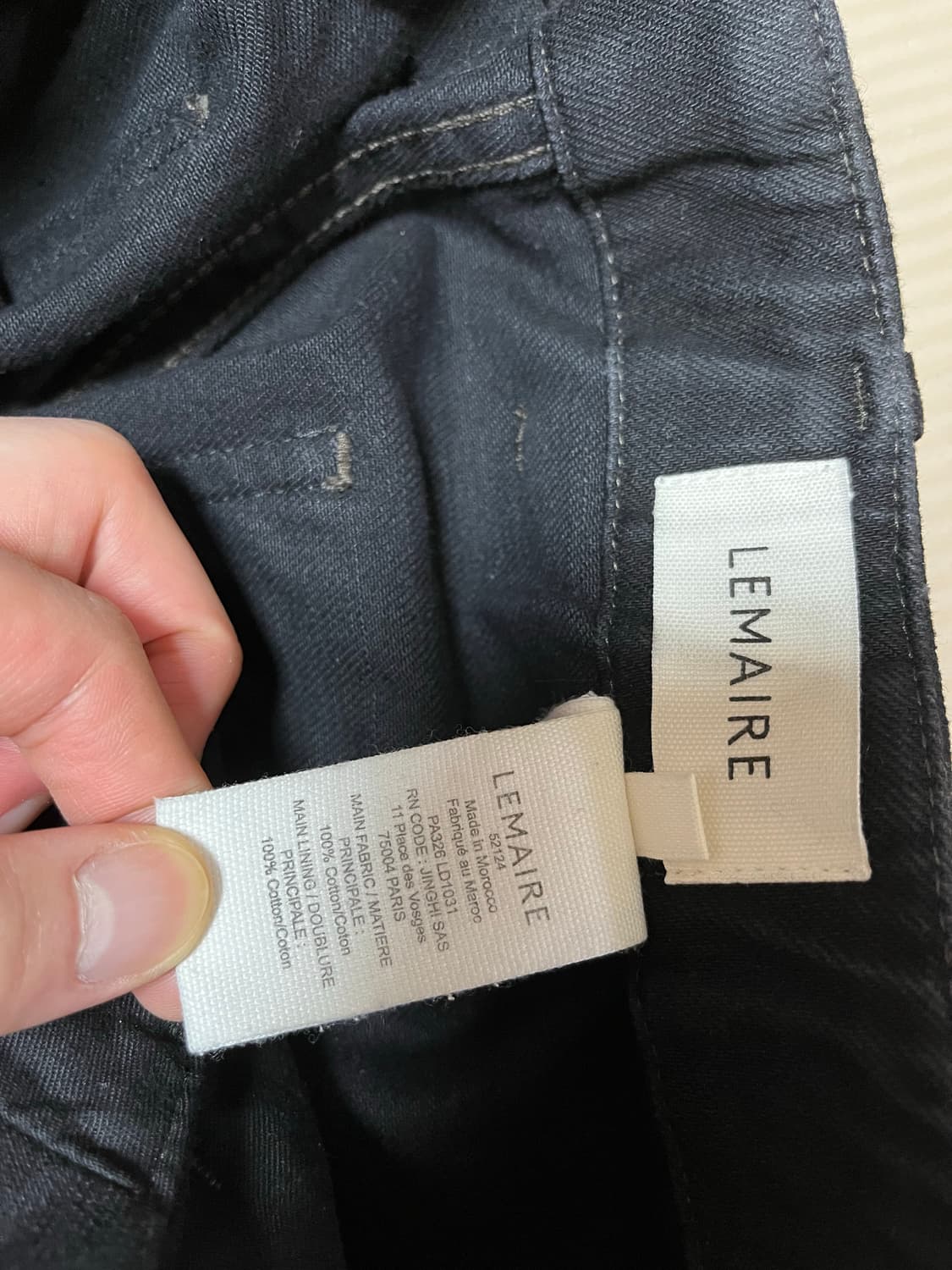 (M) 25 르메르 트위스티드 벨티드 데님 팬츠 블랙 상품이미지8