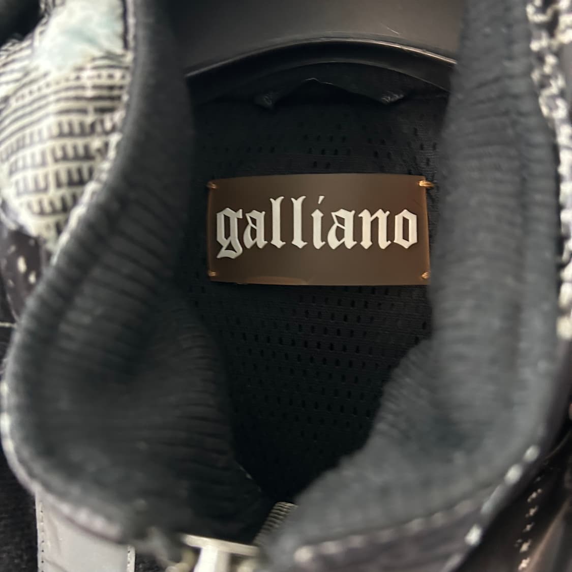 존 갈리아노 뉴스페이퍼 패딩 상품이미지7