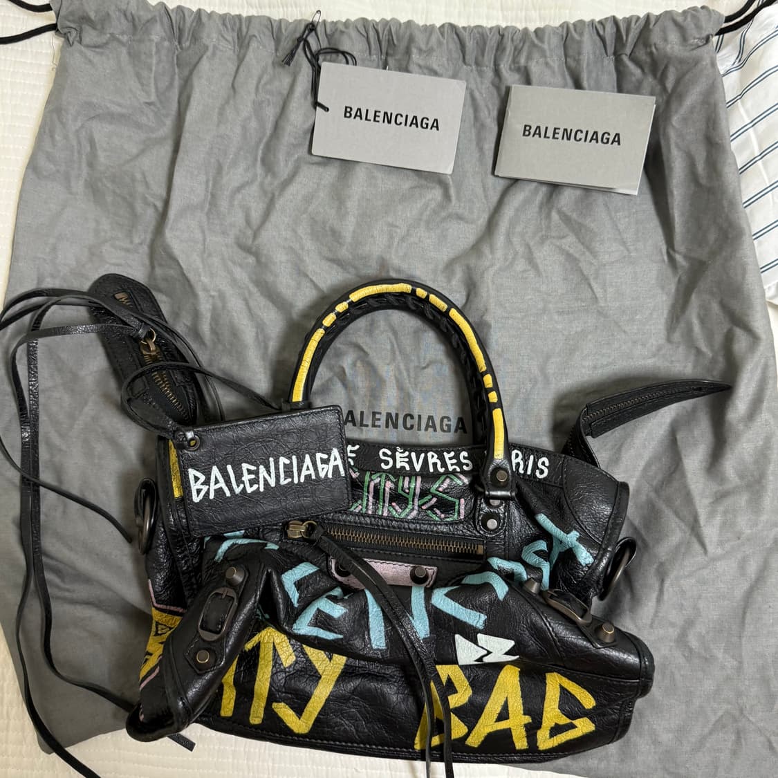 발렌시아가 그래피티 시티백 판매합니다! 상품이미지1