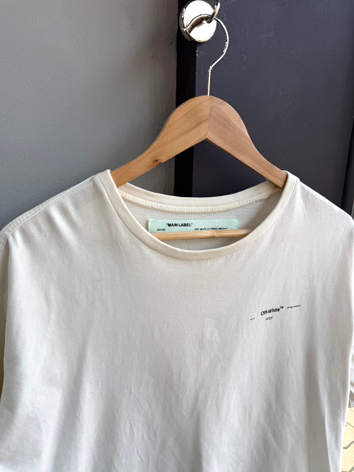 S/ 오프화이트 유화 백로고 반팔티 상품이미지3