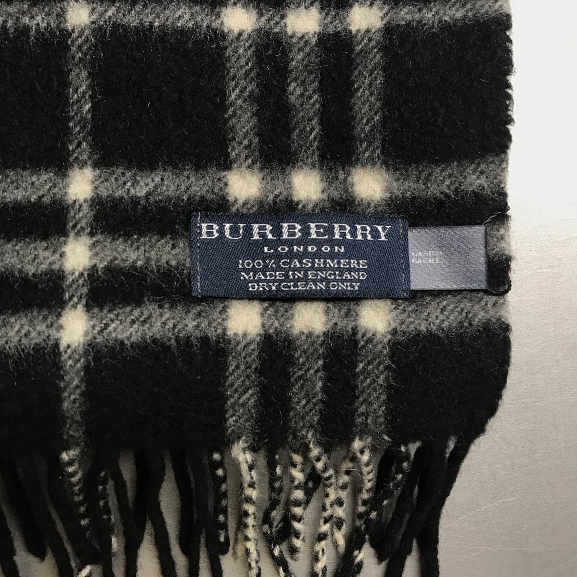 버버리 정품 캐시미어 머플러 블랙 상품이미지4