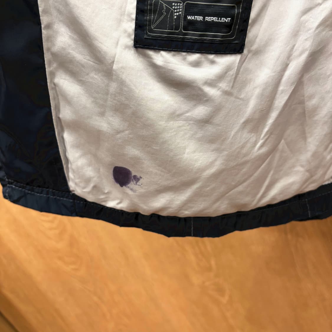 아르마니 꼴레지오니 하이넥 필드 자켓 후면 로고 메탈 장식 디테일 블랙 상품이미지9