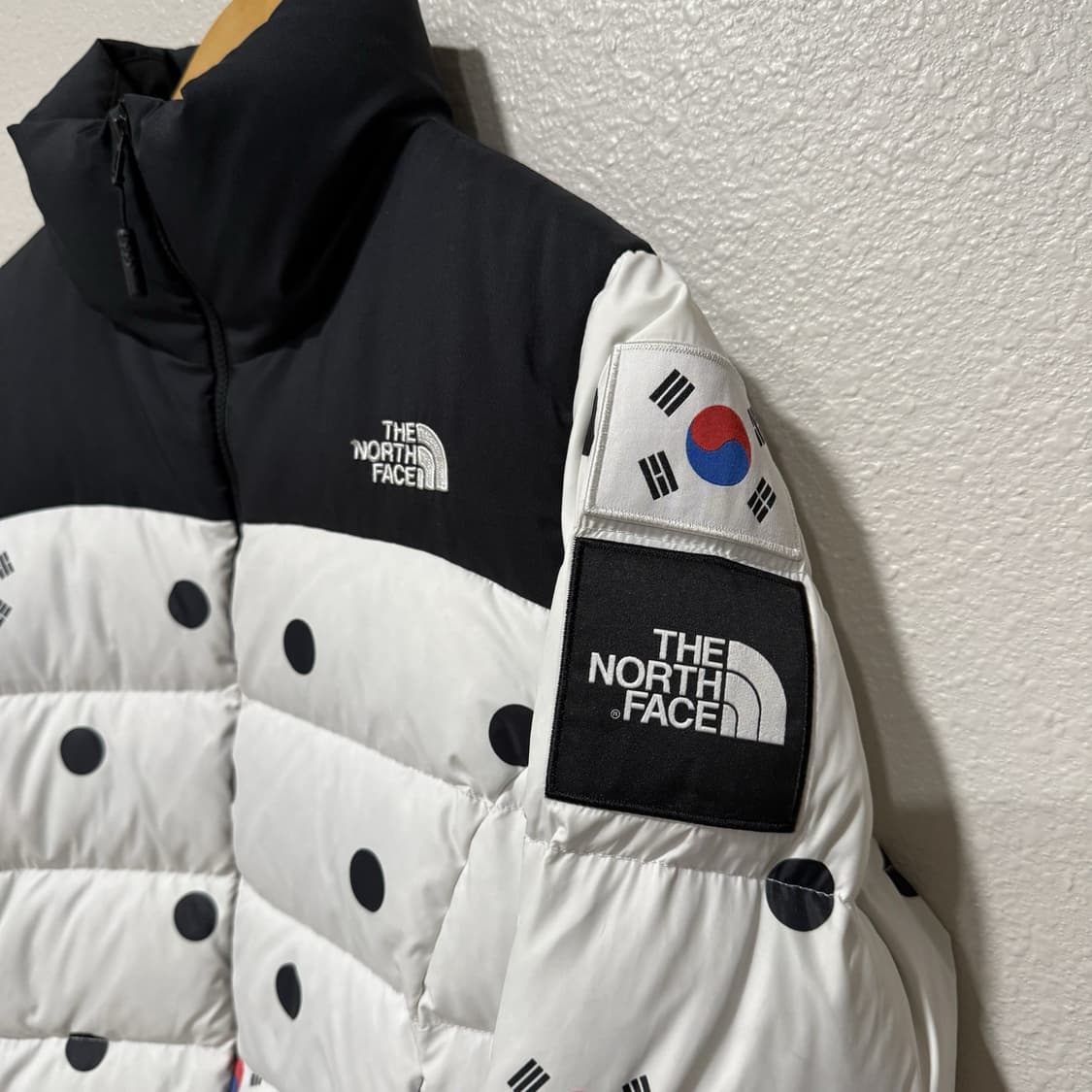 18FW 노스페이스 평창 스페셜 에디션 구스다운 패딩 화이트 상품이미지3