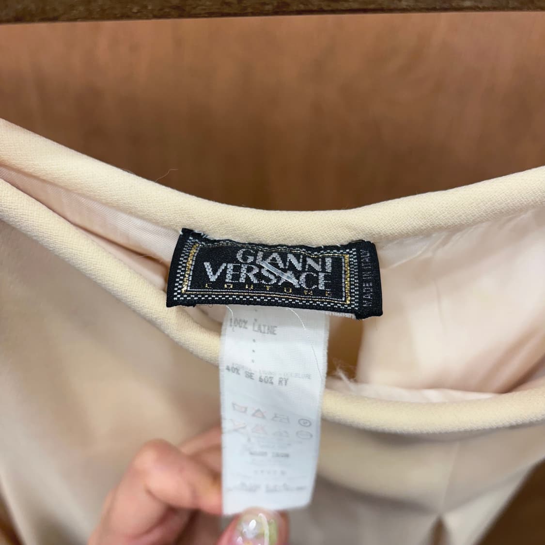 베르사체 A라인 미디 울 스커트 옆면 지퍼 안감 절개선 디테일 아이보리 상품이미지6