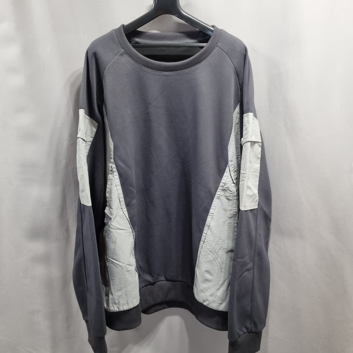 배색 그레이 맨투맨 티셔츠 상품이미지1