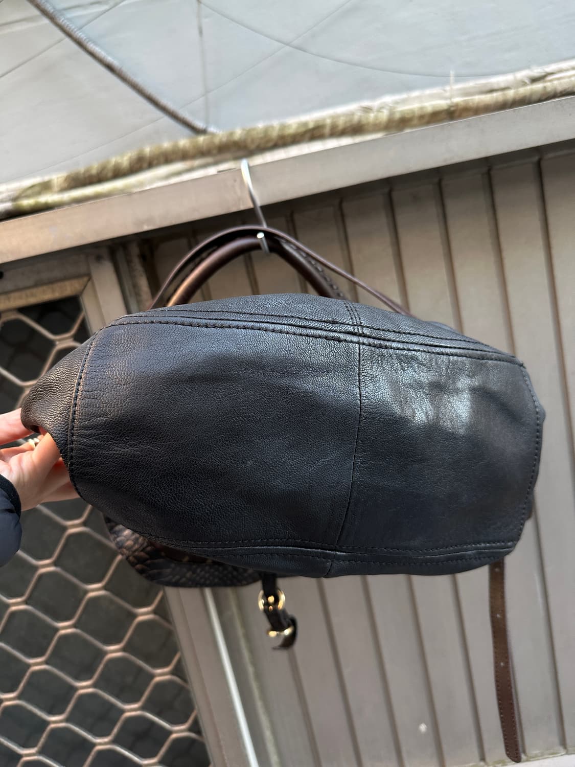 Croco embossed leather bag 상품이미지7