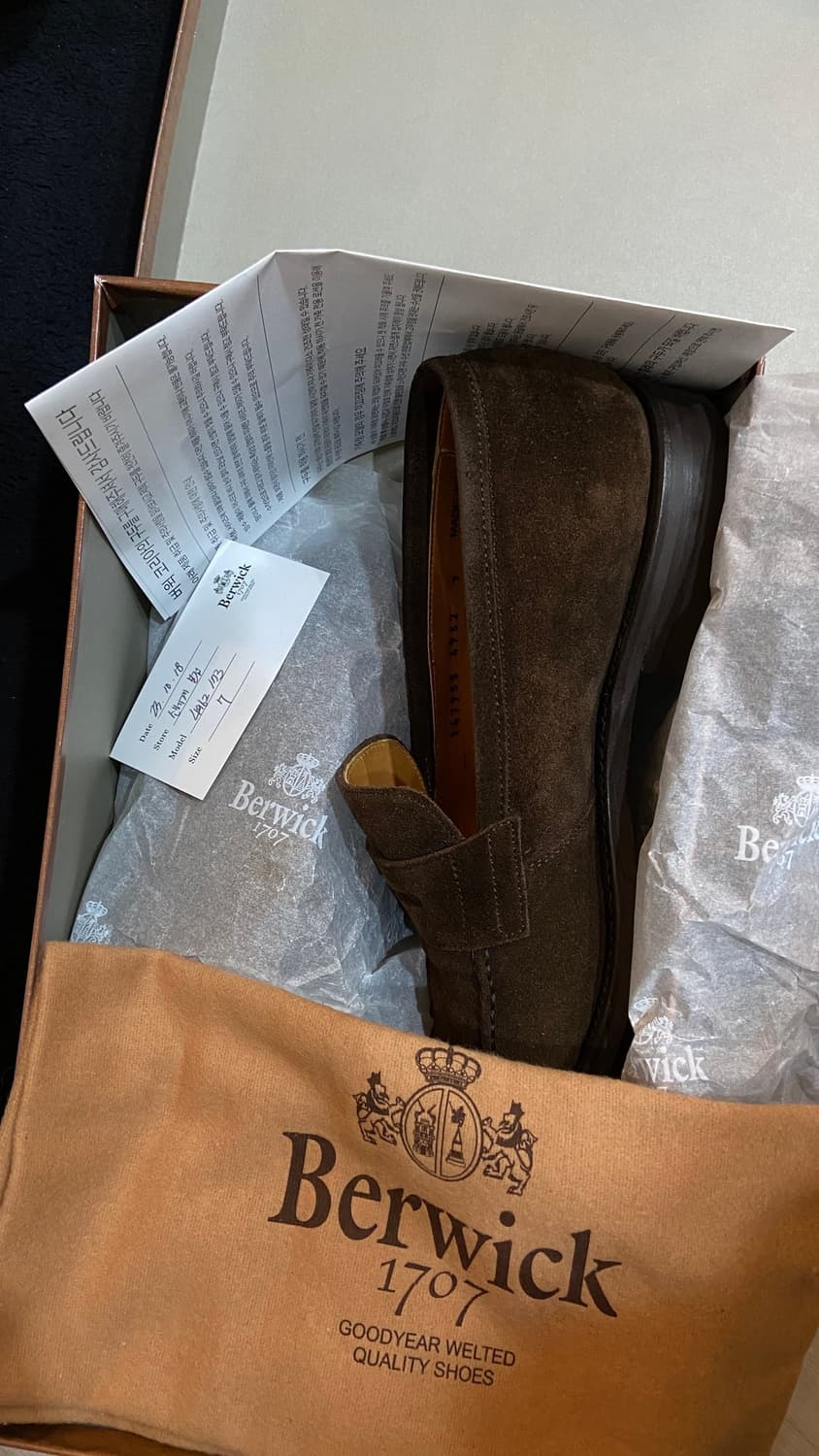 berwick goodyear welted suede loafer 상품이미지3