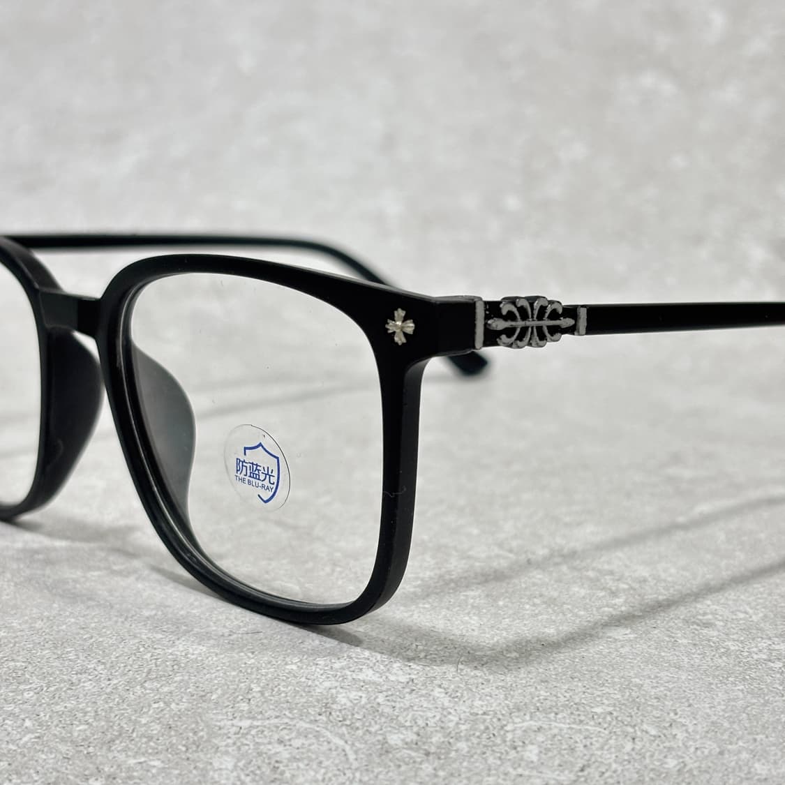 Oribell 크롬 크로스 디테일 매트 블랙 뿔테 안경 상품이미지2