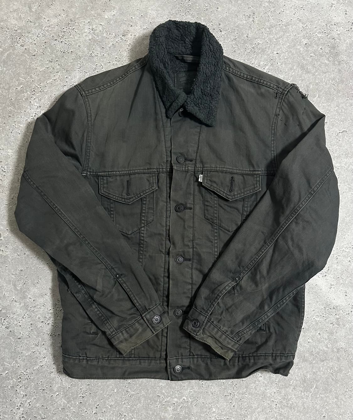 Levi’s 블랙 쉐르파 트러커 자켓 상품이미지1