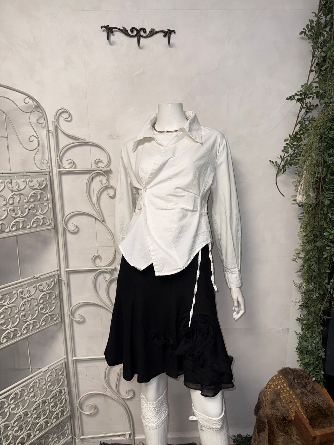 White pin tuck unbalanced wrap shirt 상품이미지7