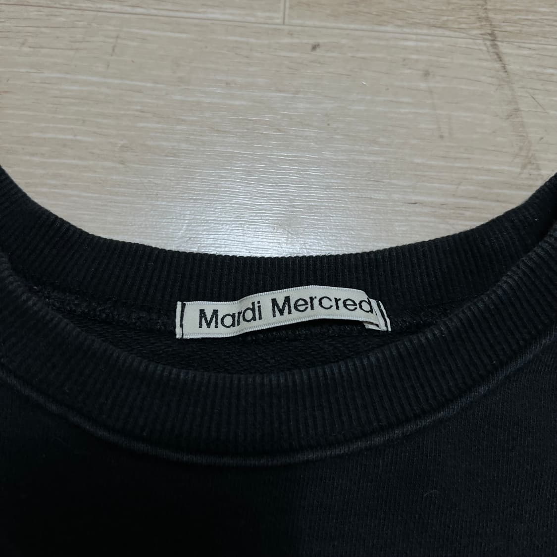 마르디 메크르디 여성 플라워 빅로고 프린팅 맨투맨 [블랙] Free 상품이미지4