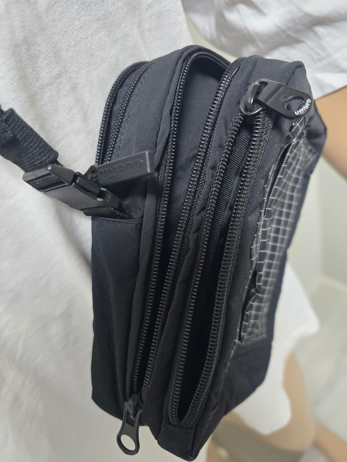 엄브로 크로스백 미니파우치 상품이미지5