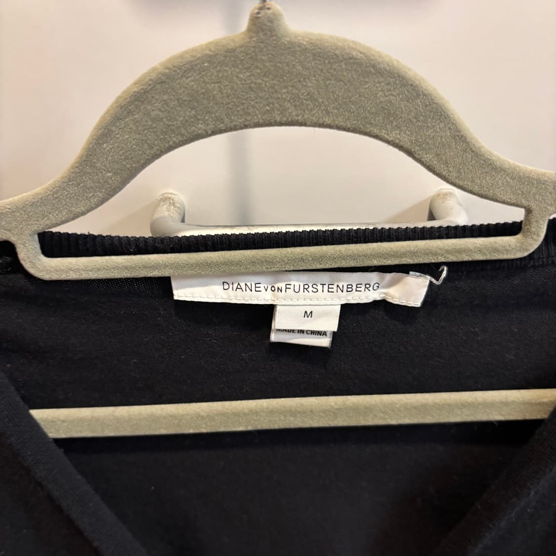 DVF 다이앤 본 퍼스텐버그 블랙 랩 니트 가디건 M 상품이미지4