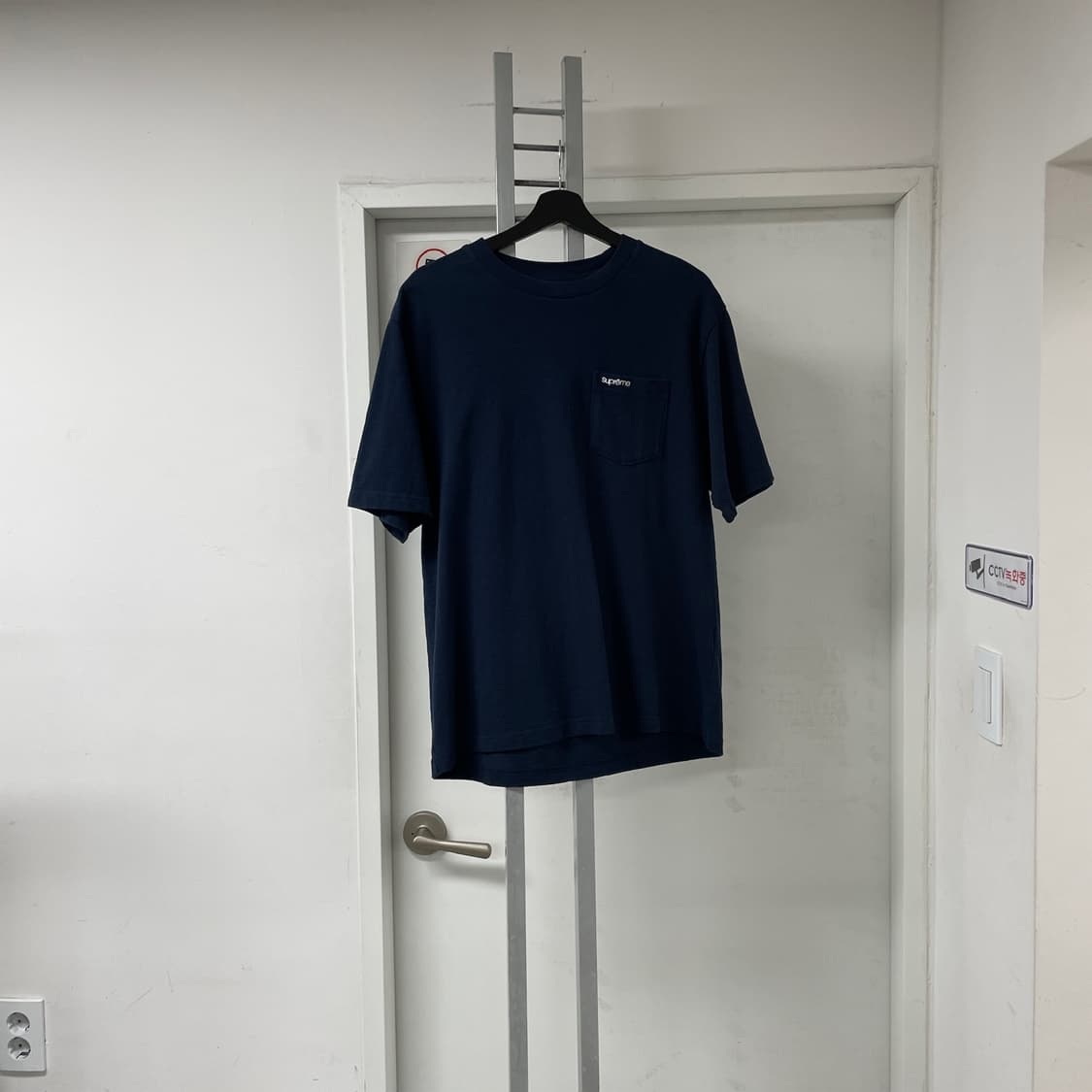 슈프림 포켓 반팔 티셔츠 네이비 S 상품이미지1