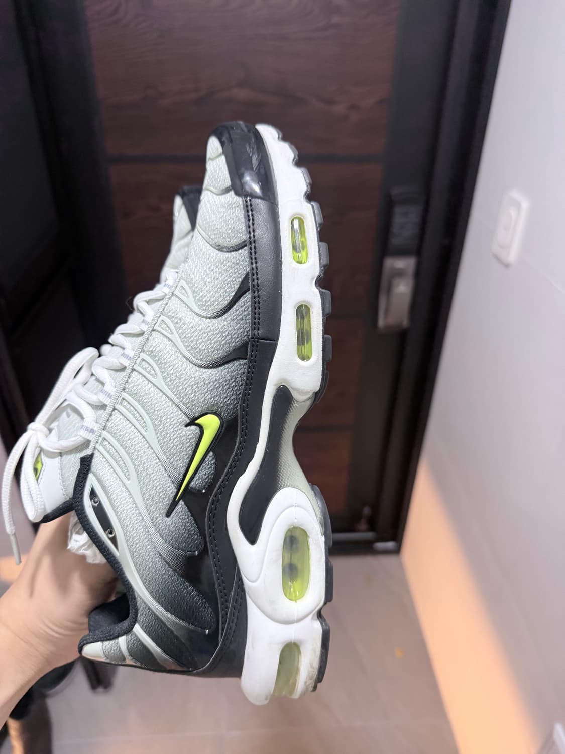 에어맥스 플러스 블랙 브라이트 295 상품이미지4