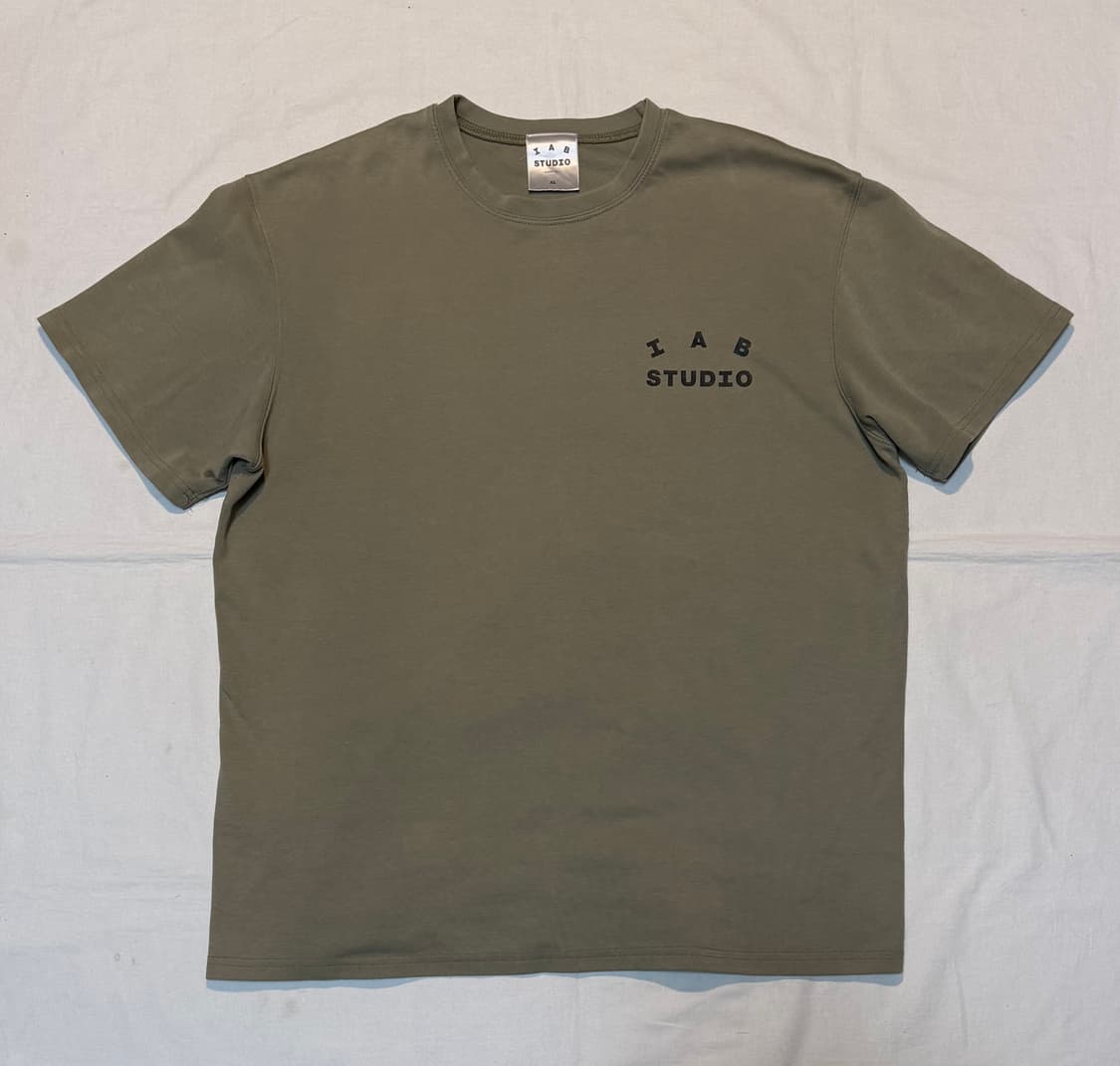 아이앱 스튜디오 반팔 티셔츠 올리브 카키 상품이미지1