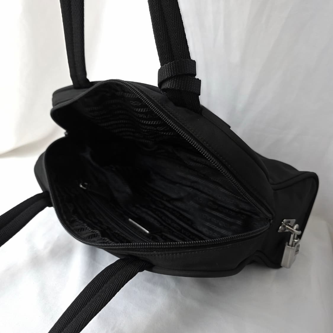 [정품 PRADA] 프라다 포코노 나일론 바게트백 숄더백 상품이미지6